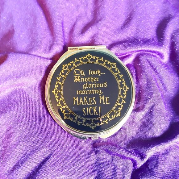 Hocus Pocus Compact - Picture 1 of 3
